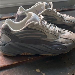Yeezy Boost 700 V2 'Tephra' size 6